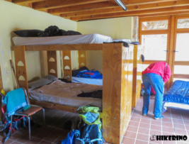 Die Nacht habe ich so ruhig wie schon lange nicht mehr gelegen. Der Schnarcher mit dem roten Pullover war ein besonders schlimmer seiner Spezies.